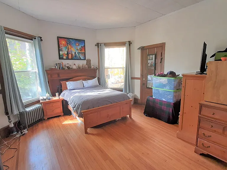 510 E Seneca Street — Photo 4