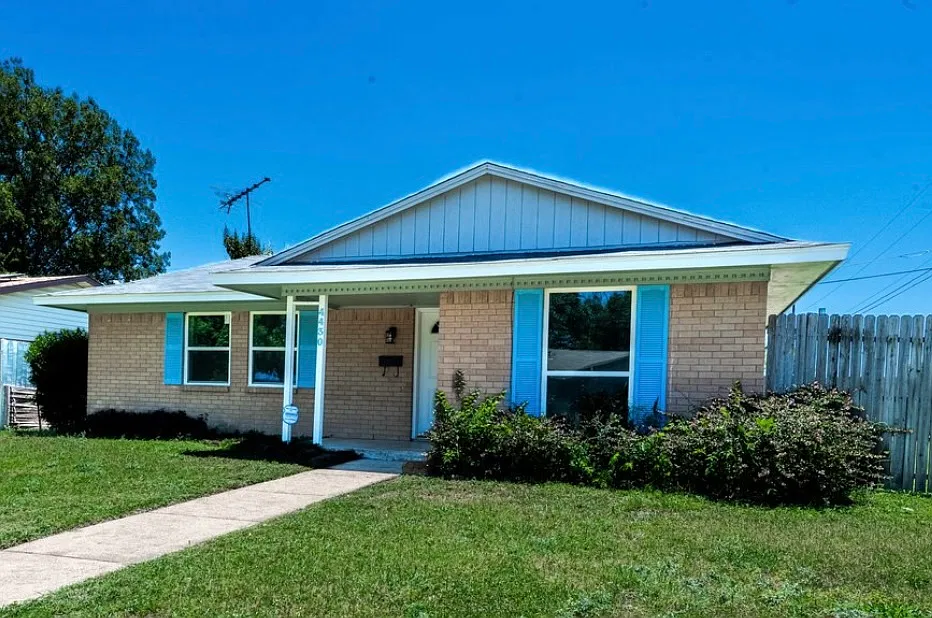 3 bed, 1220 sqft, $1,800 — Photo 3