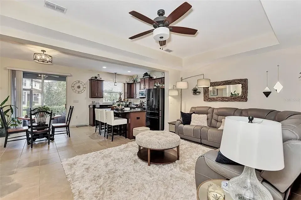 3 bed, 2.5 bath, 1688 sqft, $2,650 — Photo 4