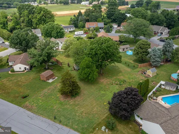 734 Pleasant Dr Lot 2, New Holland, PA 17557