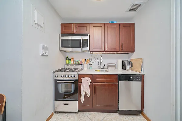 Rented by Living New York | media 11