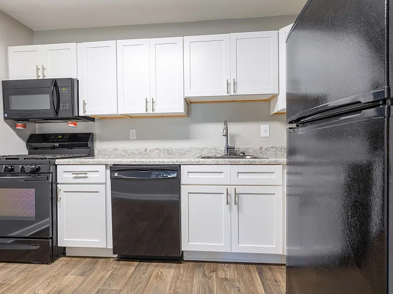 The Avenue Apartments — Photo 11