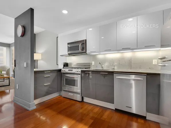 350 West 42nd Street 10D image 2 of 11
