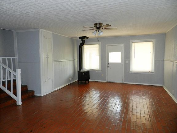 3rd image of 1920 NW Kinyon Ave