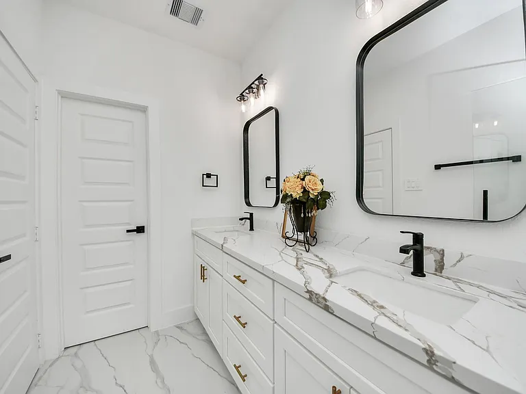 3524 Rebecca St — Photo 31