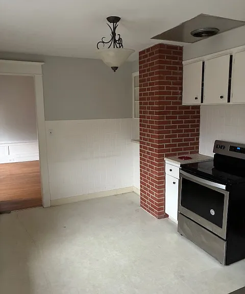 1 Windsor Ave — Photo 10