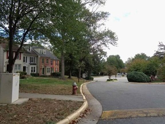 Exterior Neighborhood (street photo)