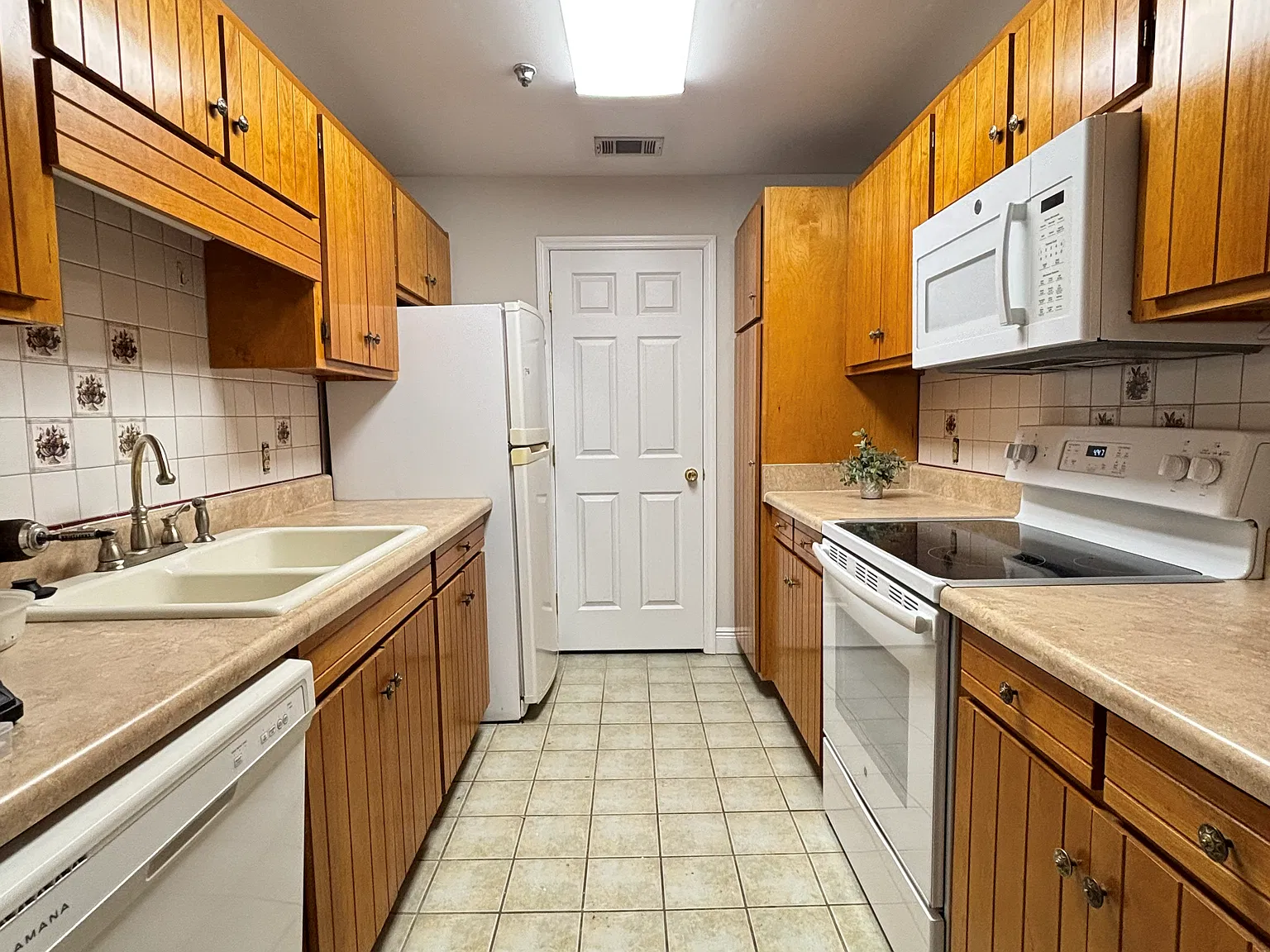 2092 S Sherwood Dr — Photo 3
