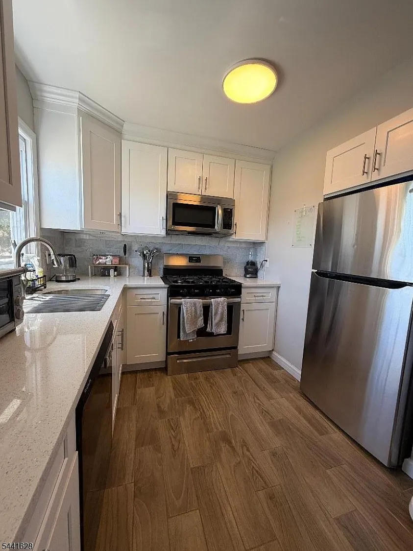 3 bed, 1.0 bath, $2,575 — Photo 1