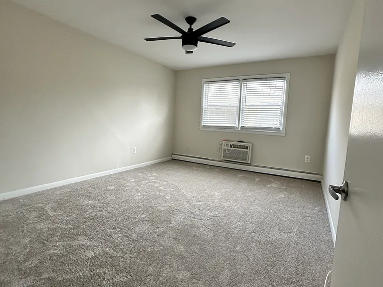 Pembroke Apartments — Photo 10