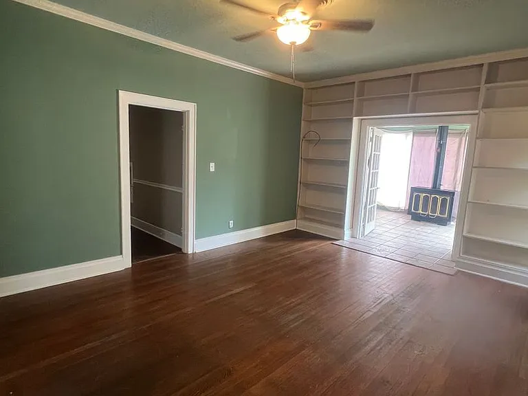 330 Wyandotte St — Photo 3