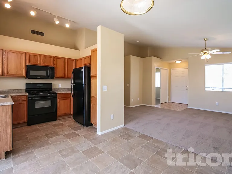 16169 W Buchanan St — Photo 4