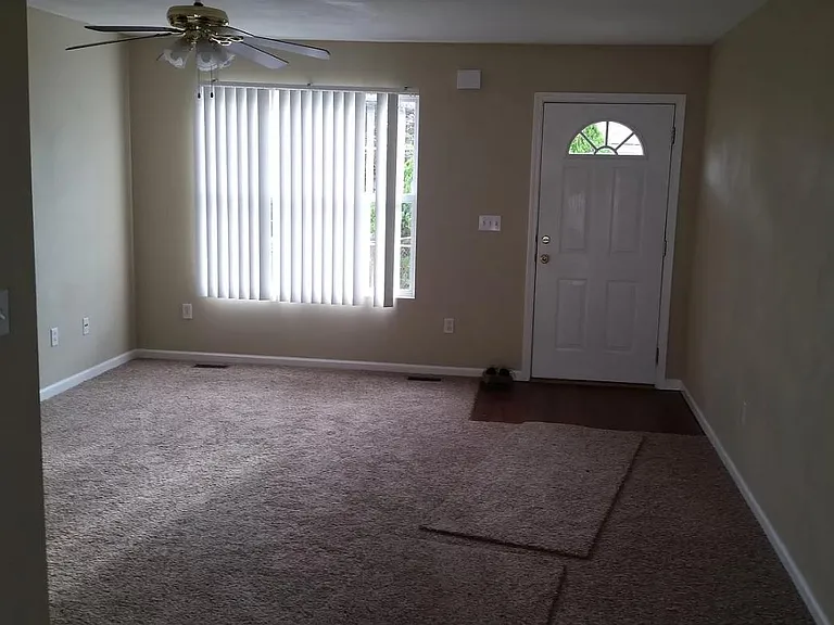 516 Delevan St — Photo 2