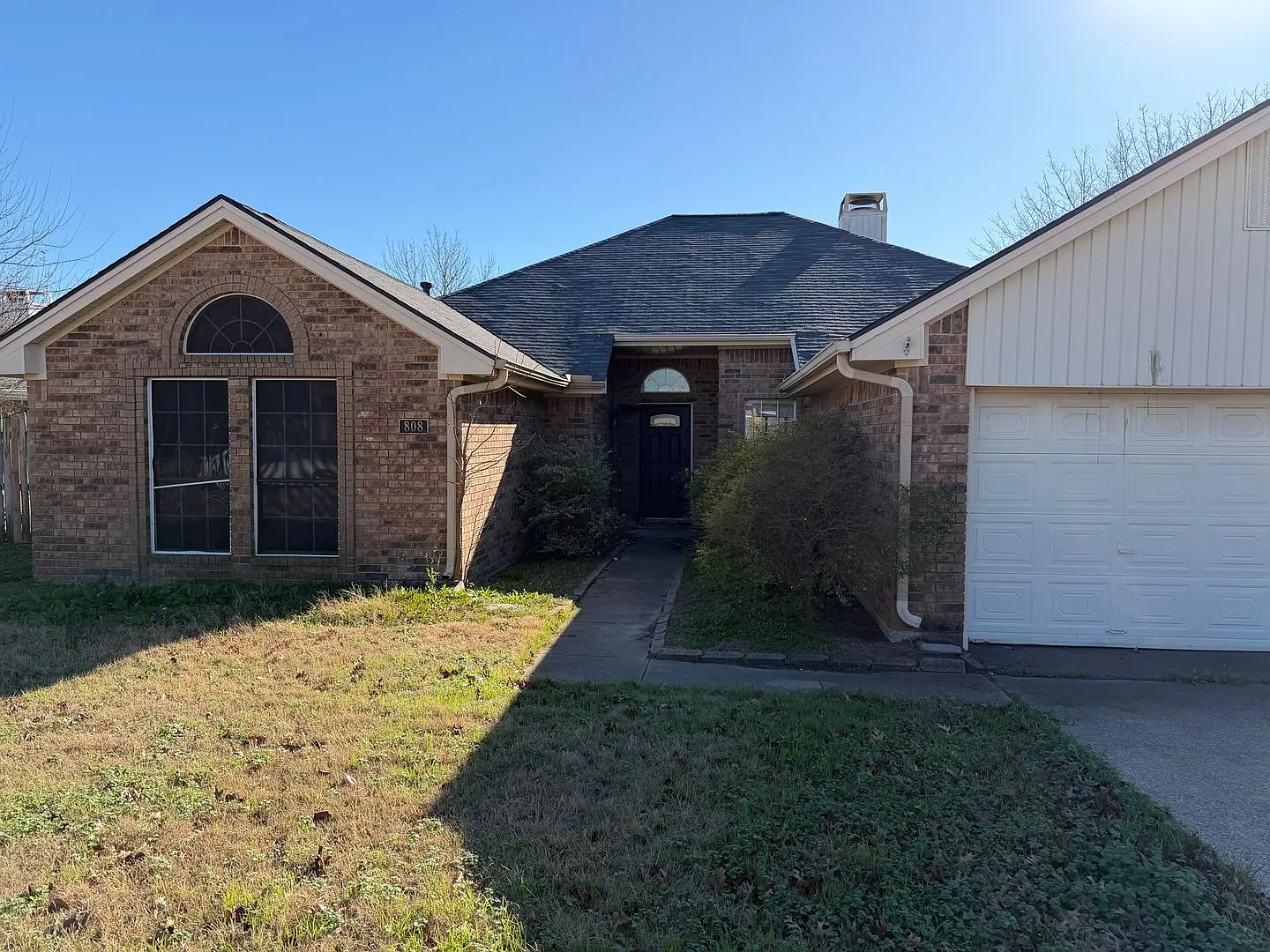 808 Creekside Dr — Photo 1