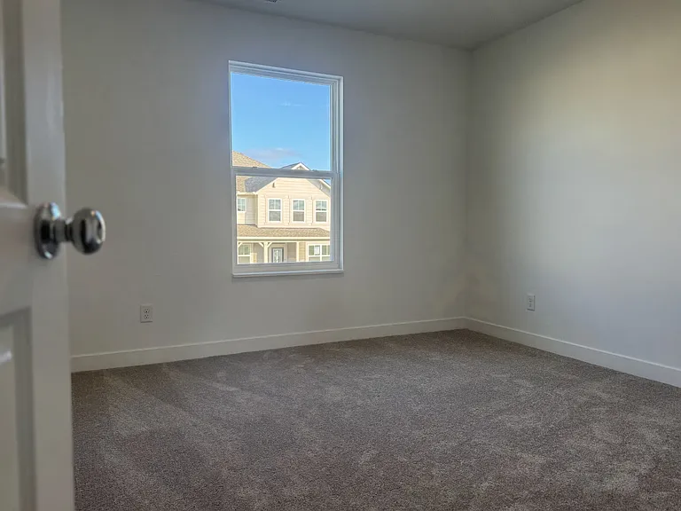 2147 Mildred Rd — Photo 37