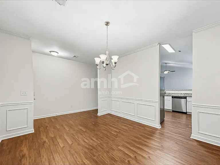 929 Redland Dr — Photo 5