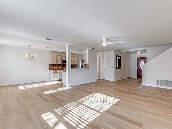 3rd image of 109 Orange Tree Ln