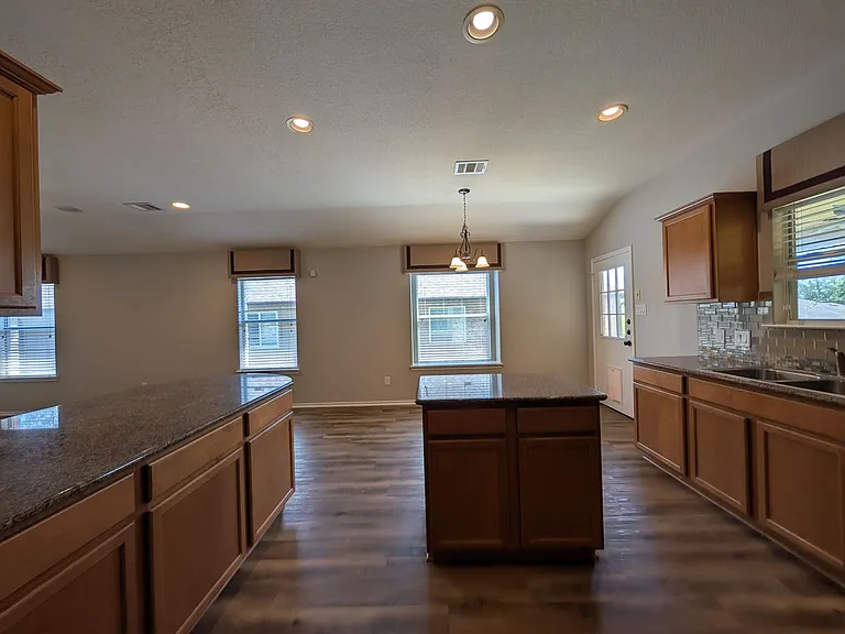 2937 Post Oak Cir — Photo 19