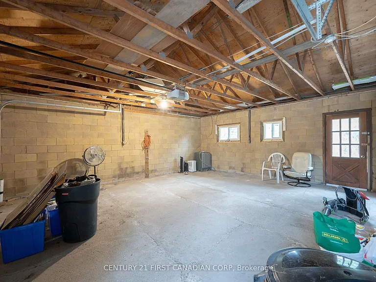1326 Commissioners Rd W — Photo 32