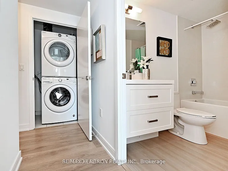 50 Wellesley St E #704 — Photo 12