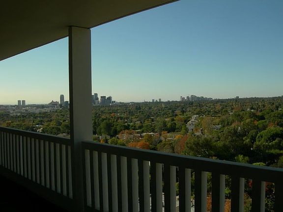 3rd image of 999 N Doheny Dr APT 812