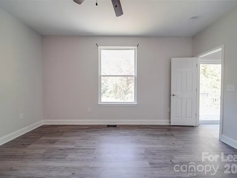 112 Rockwell Ct — Photo 35