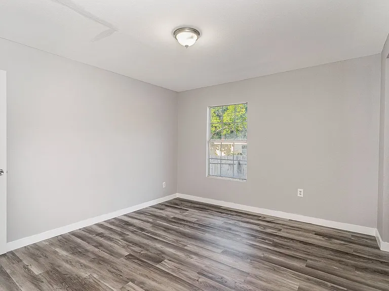 4804 Fellows Ln — Photo 11