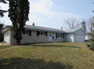 N91W17529 Saint Regis Dr, Menomonee Falls, WI 53051