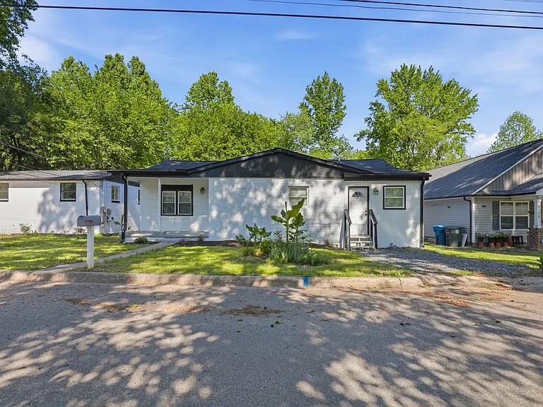 1200 Grady St — Photo 24