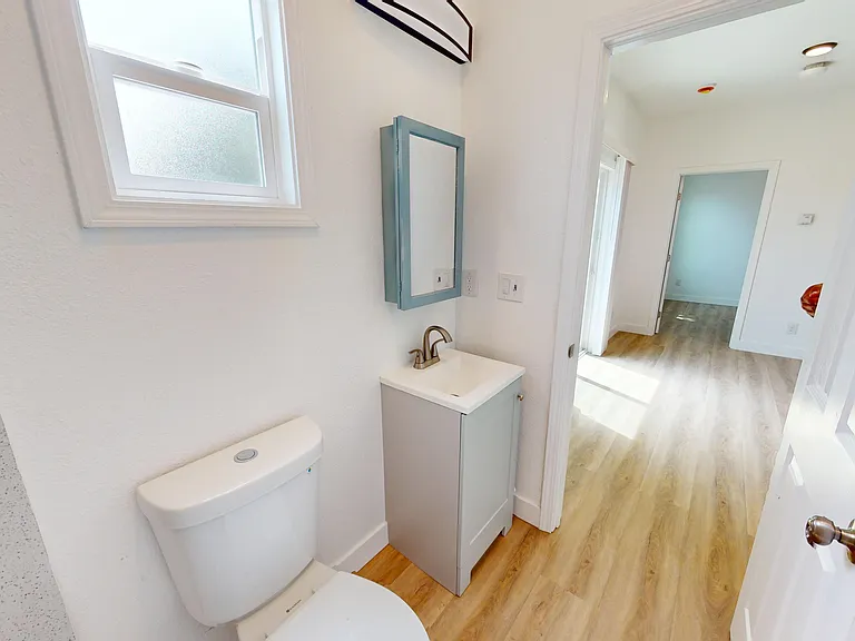 521 W Macarthur Blvd #12 — Photo 11