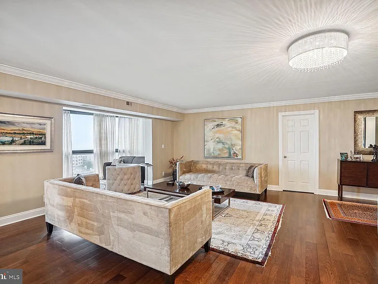 8350 Greensboro Dr #920 — Photo 6