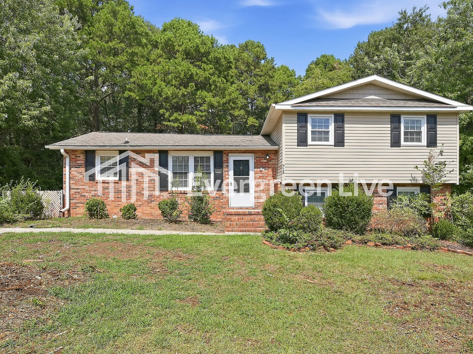 4 bed, 2.0 bath, 1764 sqft, $1,845 — Photo 2