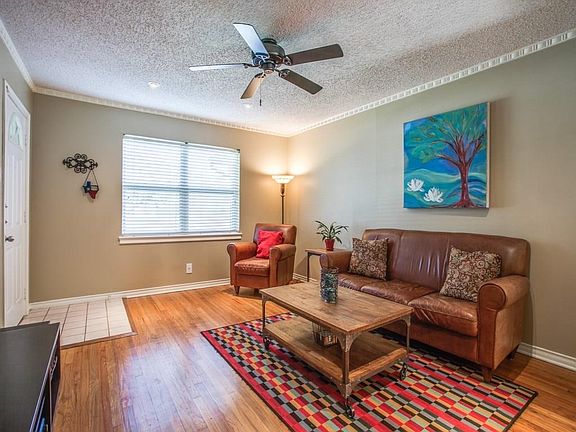 5th image of 405 S Weatherred Dr