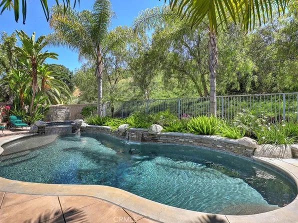4 Wrangler Ct, Trabuco Canyon, CA 92679