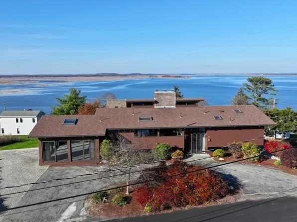 57 Skytop Rd, Ipswich, MA 01938