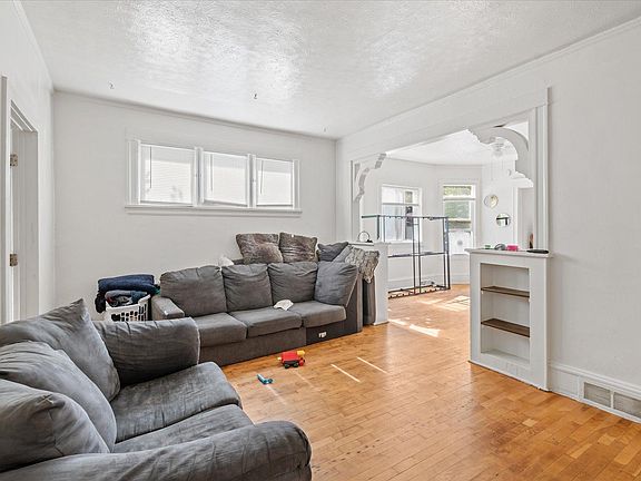 4th image of 3411 Aldrich Ave N