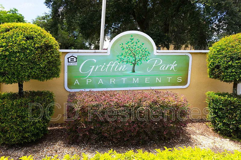 1015 Griffin Rd — Photo 3
