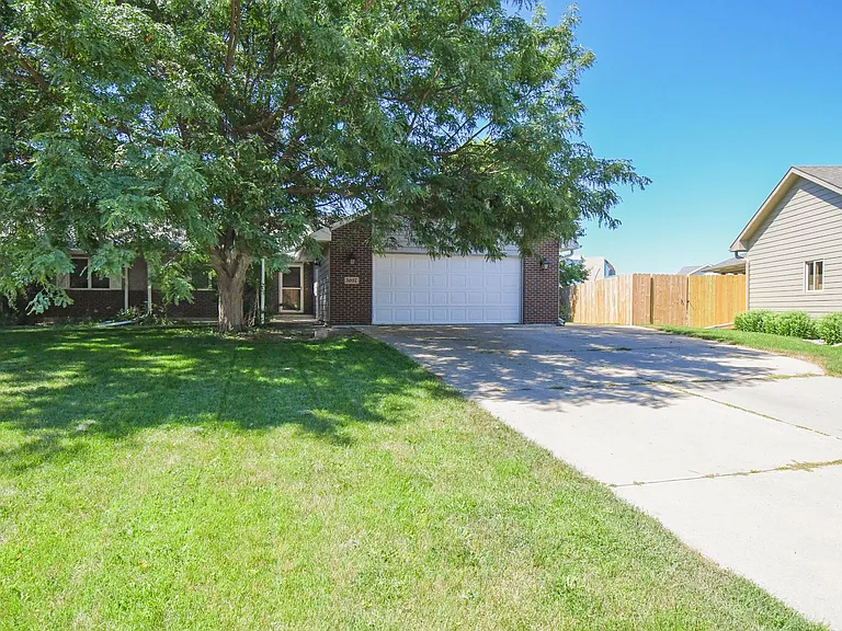 5937 S Lois Ln — Photo 3