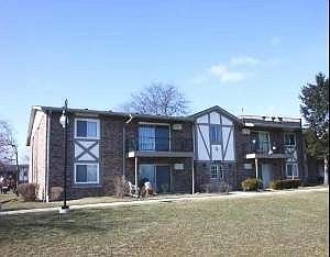 1st image of 9S070 Lake Dr APT 204