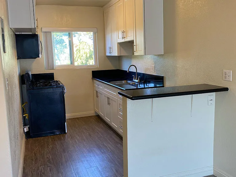 Diplomat South — Photo 12