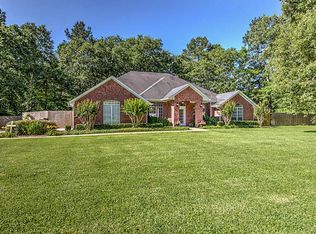 102 Southern Trace Dr, Lufkin, TX 75901