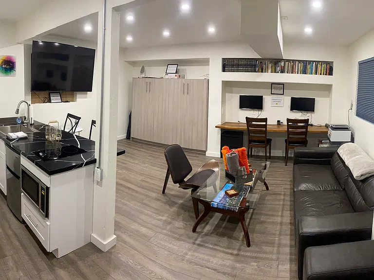 3705 Ingraham St #B — Photo 7