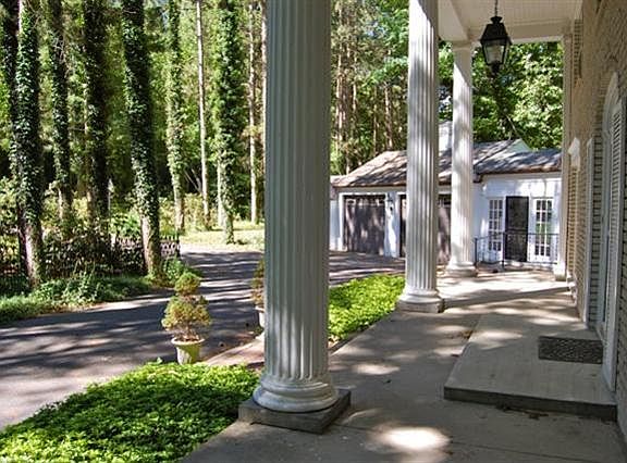 3rd image of 2698 Parkridge Dr