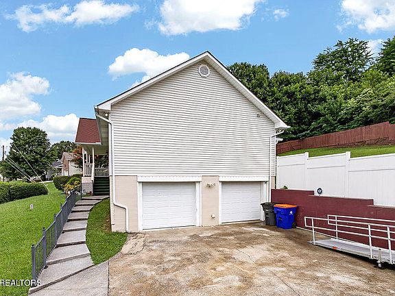 3rd image of 4258 Saint Lucia Ln