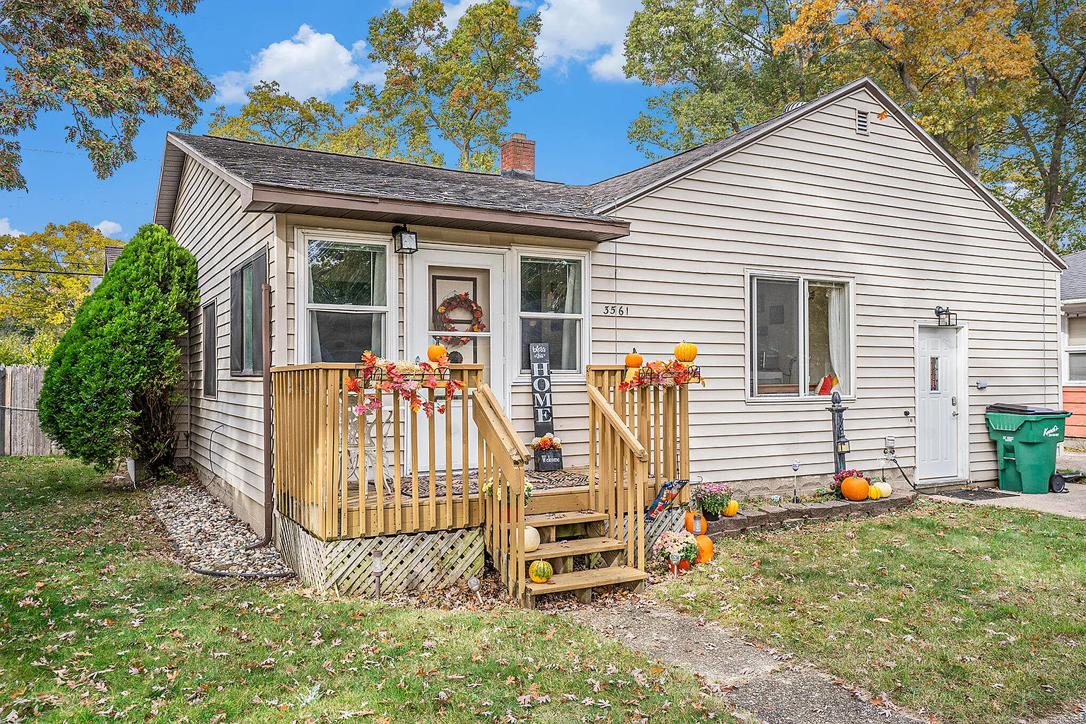 3561 Hiawatha Dr photo 1