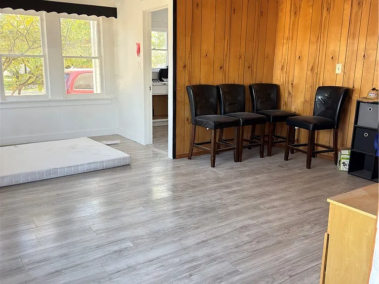 643 S Nutwood St — Photo 1