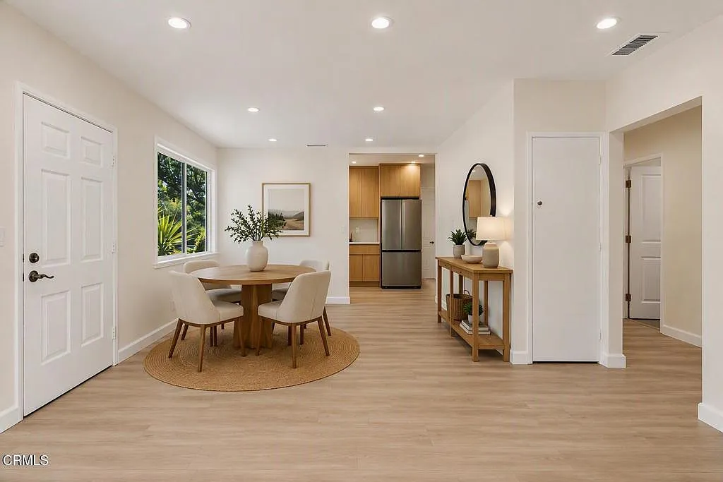 2 bed, 1.0 bath, 1000 sqft, $3,800 — Photo 3