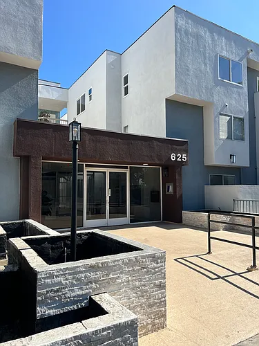 625 E Del Mar Blvd #102 Photo 1