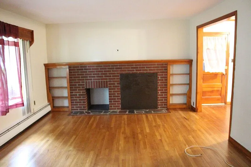 6 bed, 2.0 bath, 1846 sqft, $3,150 — Photo 3