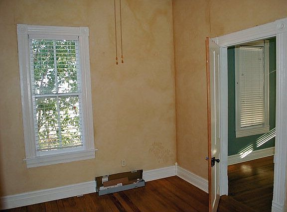 5th image of 553 Willow Ave